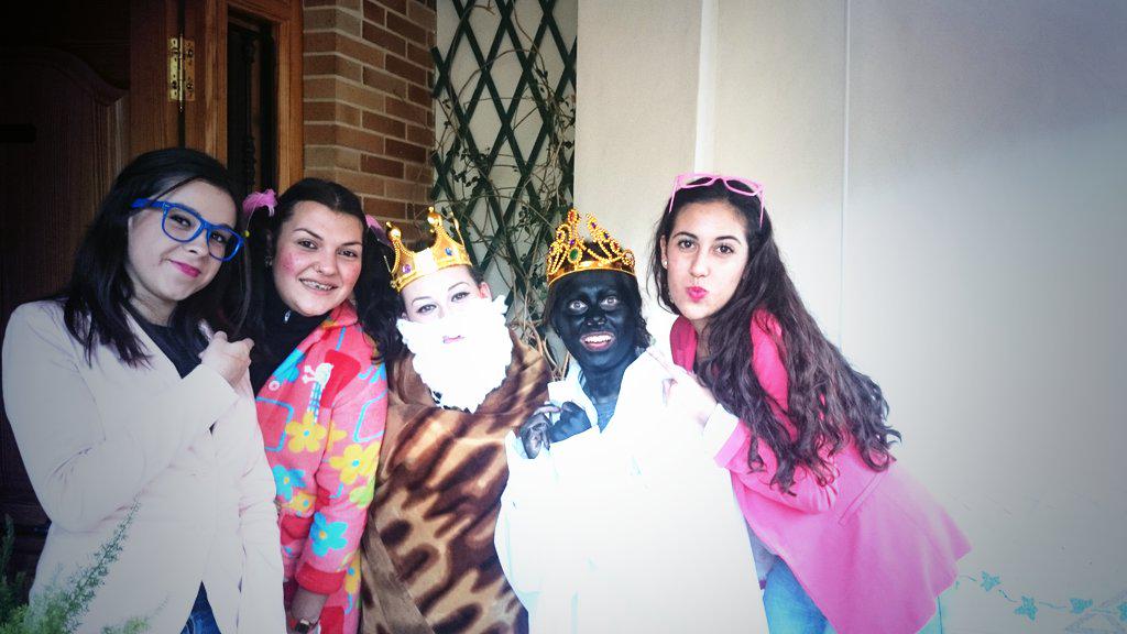 mariasalinas98's tweet photo. Buena tarde con las más guapas😂😂 @GabryBarrandera @TamaraaMontoya @Mariamchi1 y @LauraFfc3. http://t.co/8RmyIcKsIU