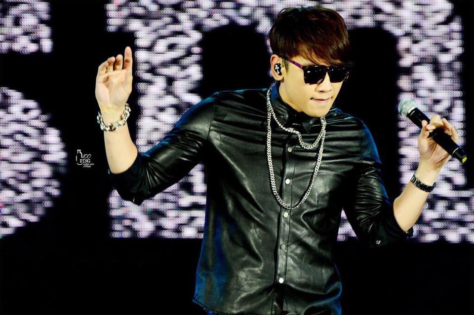 CloudUnite's tweet photo. #Rain 2014.12.13 Smart China 5th Anniversary Concert in Shanghai ~ Credit as tagged + FANCAM http://t.co/c1vm3e9O0e http://t.co/tQgz0bWS6u