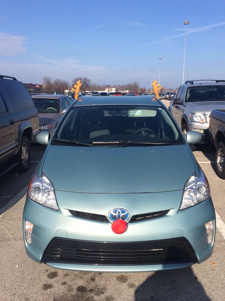 SmellyPrius's tweet photo. Pauley may be smelly but at least she's festive @Toyota @swopetoyota #HVACProblems #ToyotaProblems #MoldSmell #Lemon http://t.co/O8Ll4tPIS1