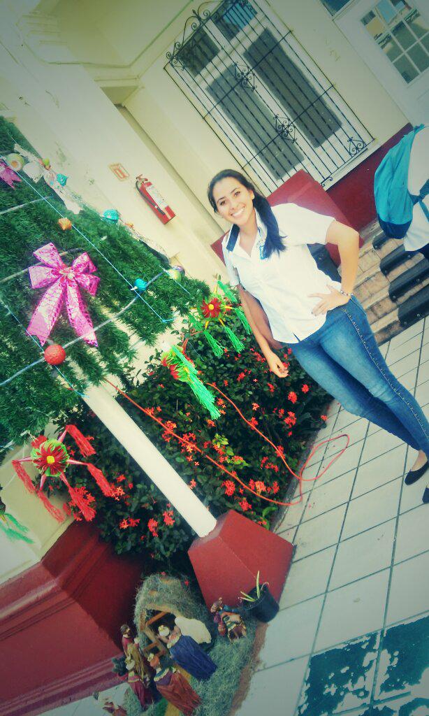 AnaGuzmans123's tweet photo. #Pinito #bonito #navidad #CETUG. 🎄 http://t.co/nKY68PhCJz