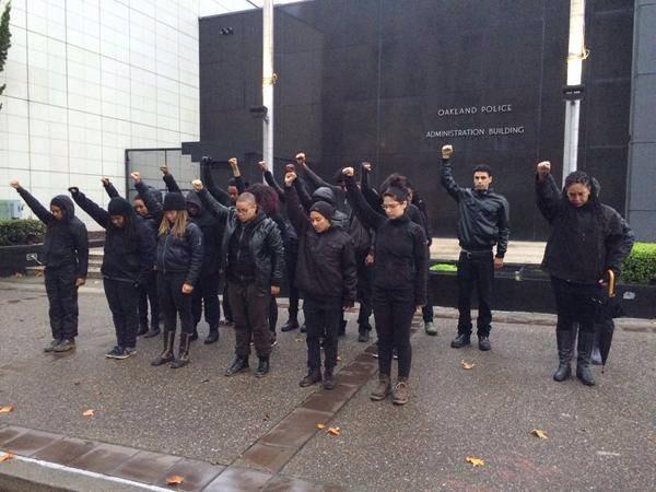 CalProgressives's tweet photo. Blackout collective and allies have #shutdownOPD, holding it down for 4hr 28min #BlackandBreathing #BlackLivesMatter http://t.co/hs6PwxgIPs