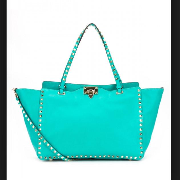 BaseBlu's tweet photo. Have you bought all the #Christmas gifts? 
@MaisonValentino bag for sure.. http://t.co/jNneDNHG70