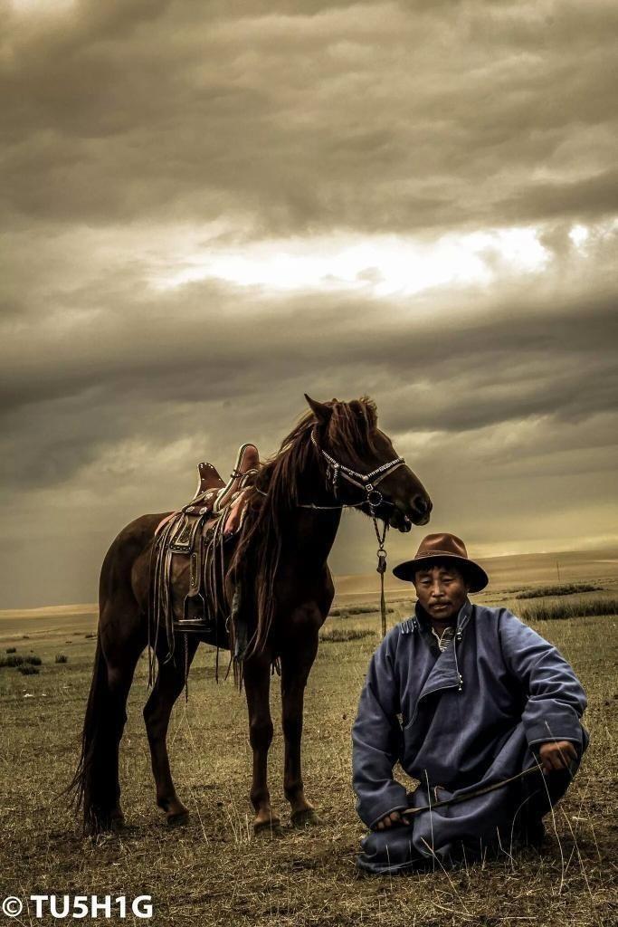 Аавыгаа шүтэж амьдар.
Учир нь аавын дотор,алаг хорвоо бүхэлээрээ багтдаг юм.