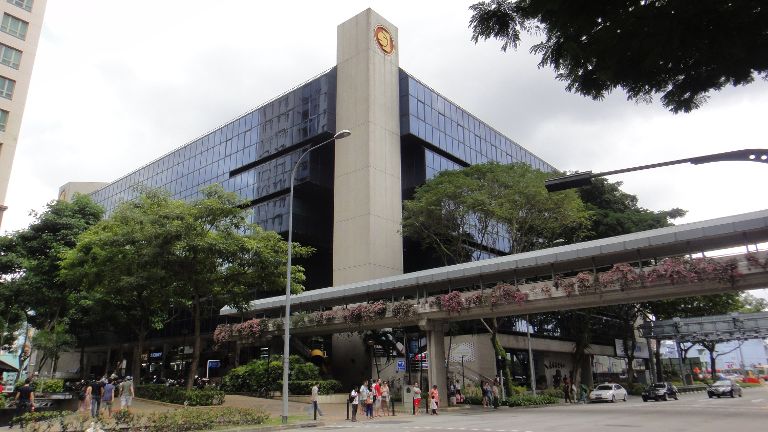 ChannelNewsAsia's tweet image. Teo @SerLuck meets with CASE, #SimLim Square management over errant retailers cna.asia/1zWtfpK