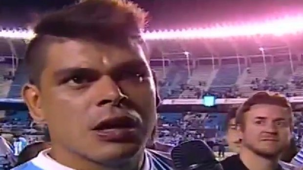 Tras criticarlo y con #RacingCampeon, <a href="/FlavioAzzaro/">Flavio Azzaro</a> debió recibir la dura devolución de Bou.
cuotagol.com/2014/12/15/la-…