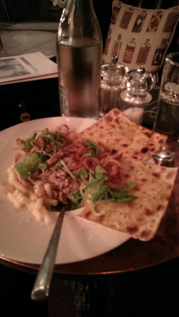 Jamiecdixon's tweet image. So it's confirmed... @eelbrook @LTWFulham serves the best food in London #Food #London #Theatre #MacCheese