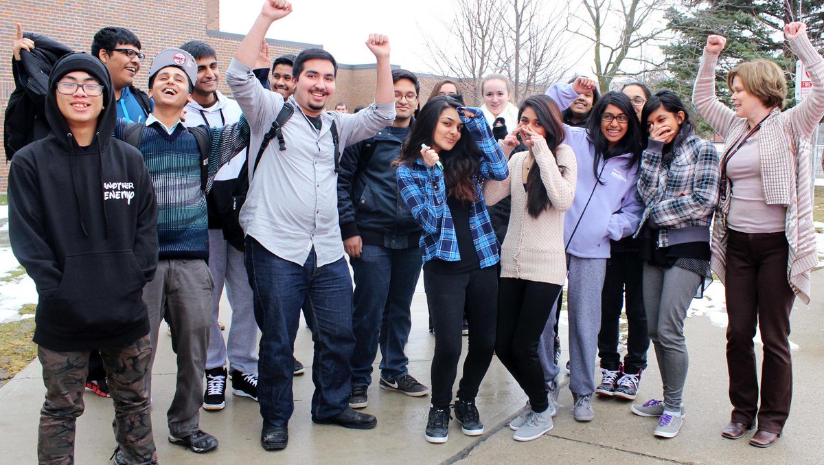 YearbookBcss's tweet image. Cram-A-Cruiser &amp;amp; the winning team!  Great job, Ms. Davis' class! @EndHungerBCSS @bcssbucks
