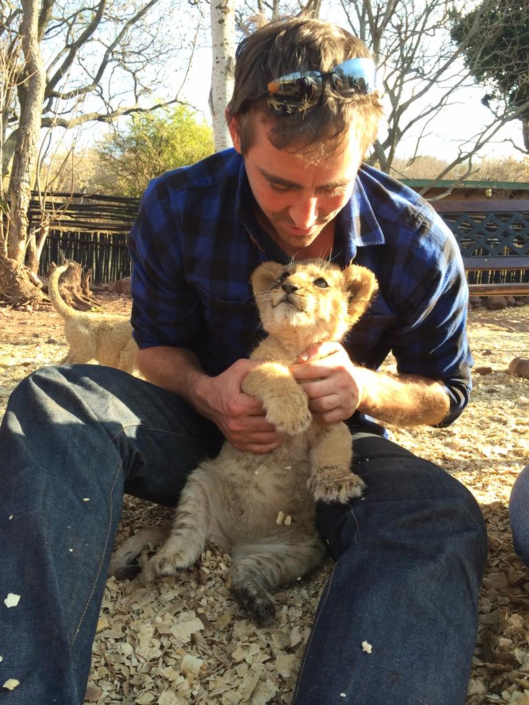 leepace's tweet photo. Tonight: Me. You. @jimmykimmel 
@TheHobbitMovie #OneLastTime http://t.co/xV5G28hcnI