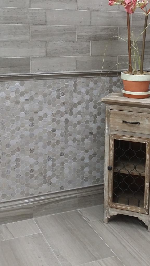 talkintile's tweet photo. #mosaicmonday #interiordesign #trendsetters#gorgeous #marble #mosaics #texture #hexagon @cancos_tile http://t.co/wbzmBWcwqW