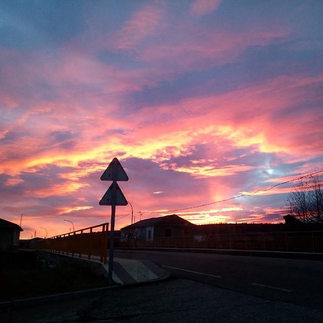 Turcia_Orbigo's tweet photo. Atardecer de diciembre "made in Turcia" (foto de: @AgueMaa). http://t.co/Gms6onDvQH