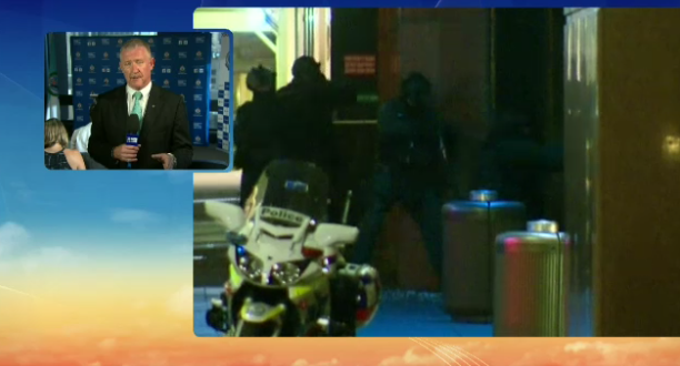 9NewsSyd's tweet image. It’s believed the gunman had started to fall asleep, hostages took opportunity and made break. #SydneySiege #9News