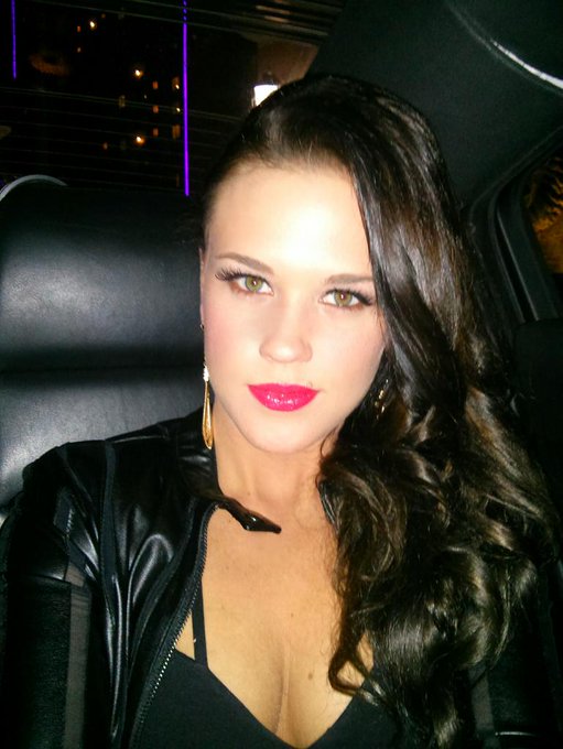 Hi twitter! Hope everyone has an amazing #MondayMadness xoxo #kisses http://t.co/hL2Eqj8Fa4<a href="/tag/mondaymadness"class="tags">#MondayMadness</a><a href="/tag/kisses"class="tags"><span>#kisses</span></a>