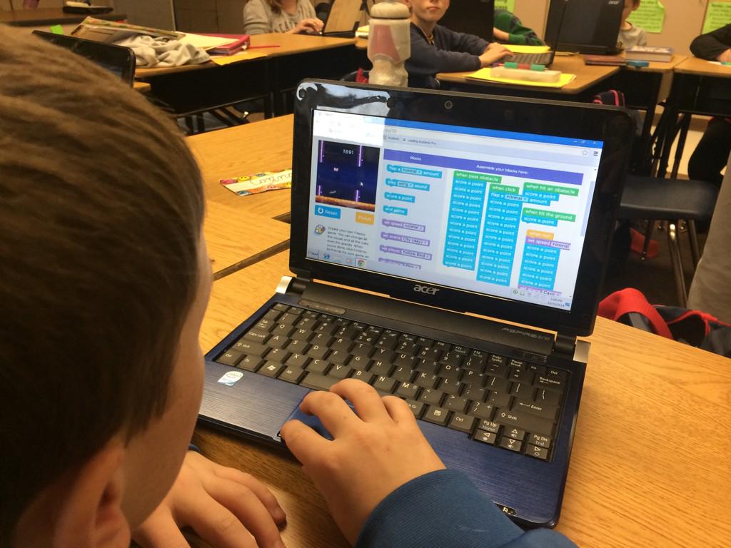 EdTechSmith's tweet image. Are you smarter than a 4th grader? Creating a flappy bird game. @pvelemschool @pvnellis @codeorg #AddictedToCoding