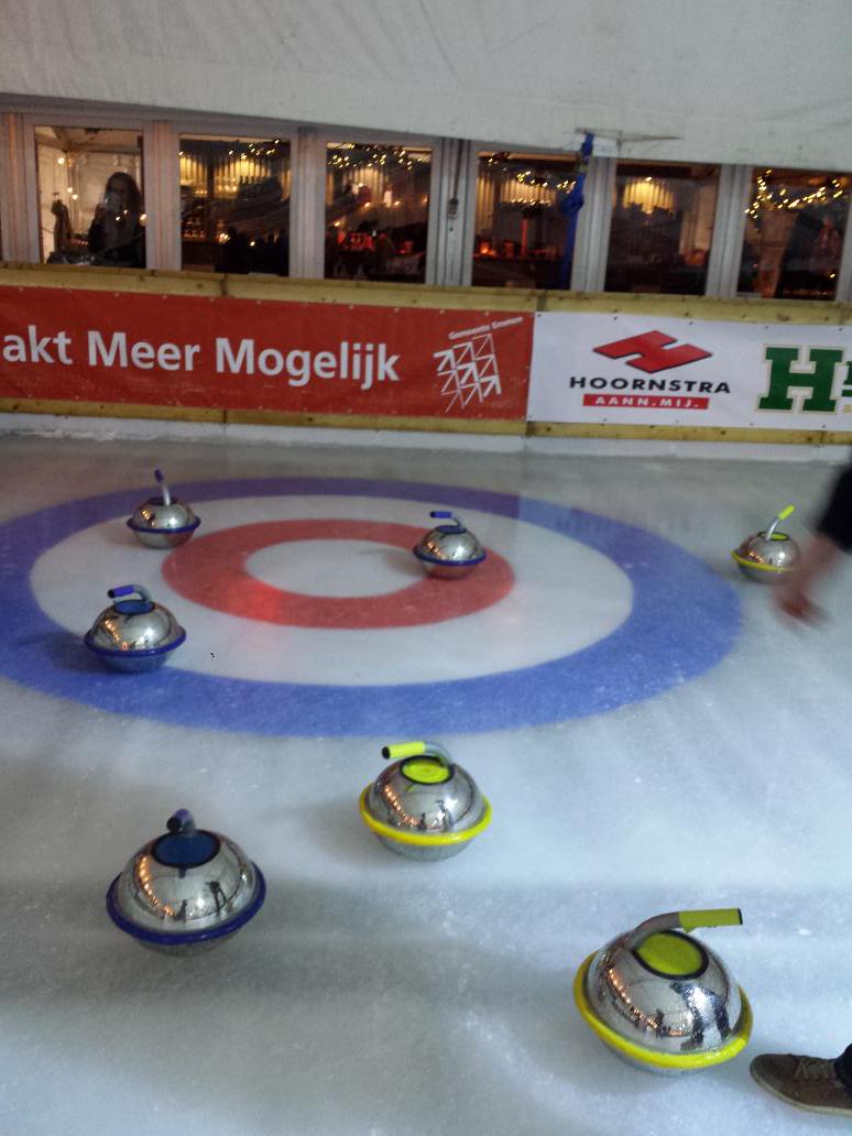 IekeHeetebrij's tweet image. Onze eerste 9 punten zijn binnen voor het gastvrije team van @VoilaAdvies bij @Emmenonice ! #curlen