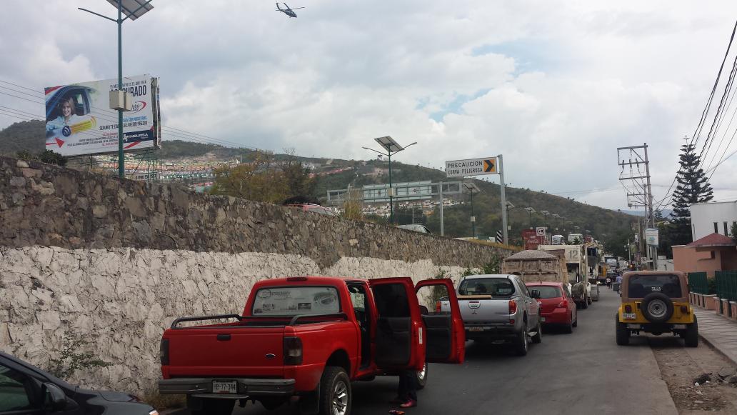 acagermany's tweet photo. @CarlosLoret @PedroFerriz @noticiaacapulco Creo que ya los van a desalojar #bloqueo #autopistadelsol http://t.co/ILpfdCWHze