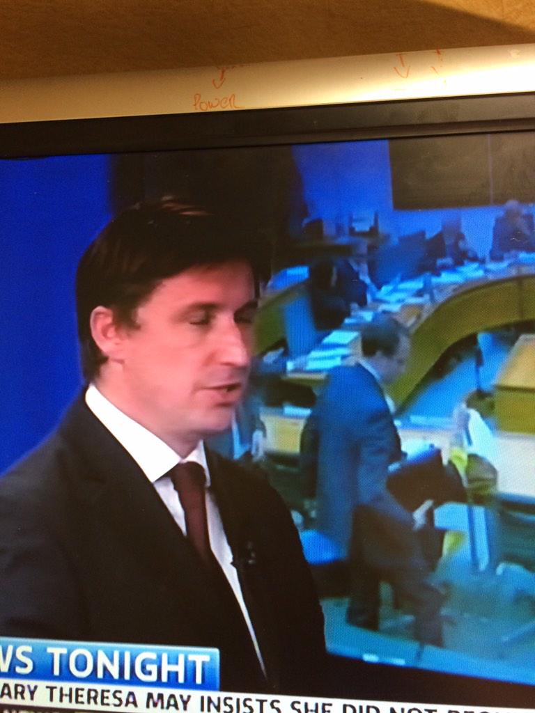 Dozyno1's tweet photo. @GNev2 lookin well on sky news http://t.co/pMMxZGbfSs