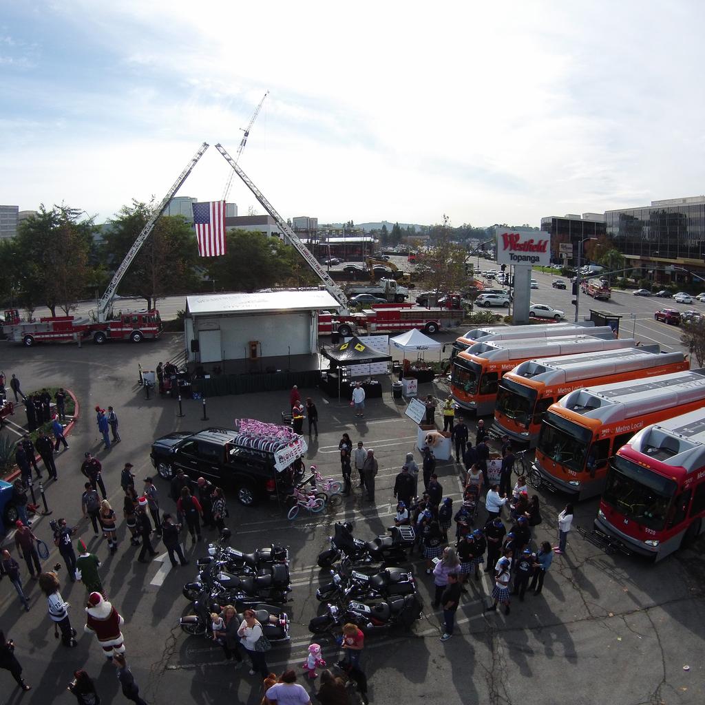 videogamebus's tweet photo. @ABC7JulieSone Video Game Bus #videogamebus 818-391-8191 #videogameparty http://t.co/kQNBSCQ8uV