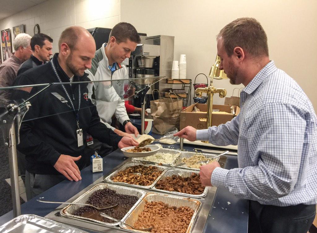 bracehemmelgarn's tweet photo. .@glenperkins bought #Chipotle for #MNTwins front office today. @AndrewHeydt played portion police. #ThanksPerk http://t.co/pe3ROtdAld