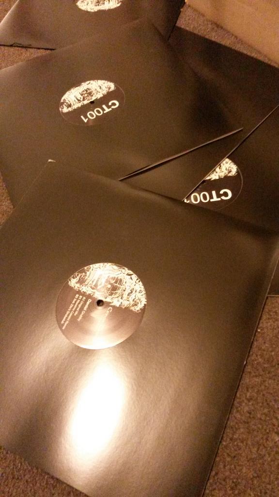 Tonicarrington's tweet photo. First batch of @CercaTrova_Ldn vinyl is in!!!!! Merry  Christmas!!! @residentadvisor @Daniel_Cerca http://t.co/NgmRZi70dF