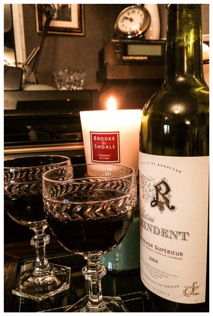 gloriamulhall's tweet photo. Yay for the good things in life #relaxing #wine #candles http://t.co/v9JIMruEBh