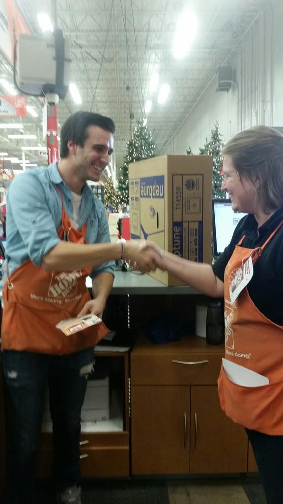 THD6520's tweet photo. Way to go Nick A.! DH Crystal saying thanks!  @Ana_A_Duran @SHowardO @13wesmoss @keatontaylorasm http://t.co/zDsjM22pM3