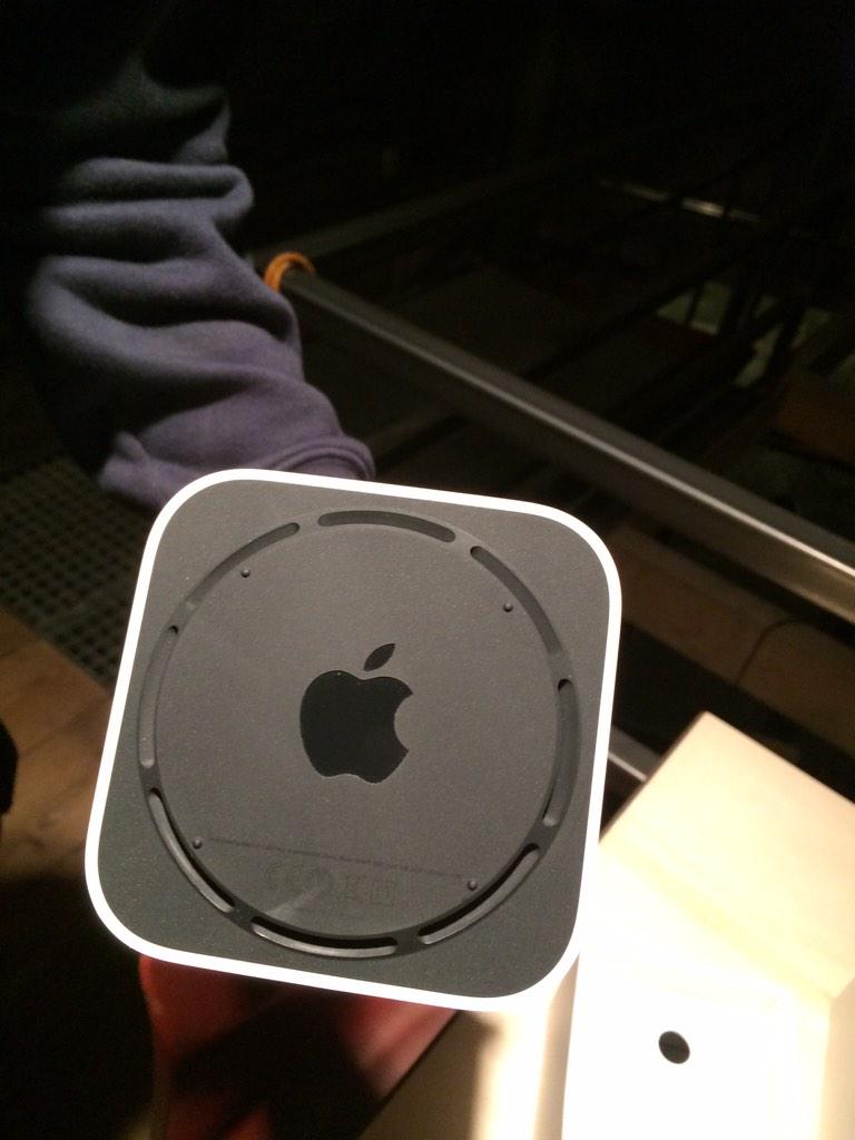 Zelfs een appeltje op de onderkant :-) De studio van <a href="/dezwarteolifant/">De Zwarte Olifant</a> wordt steeds completer. #zo