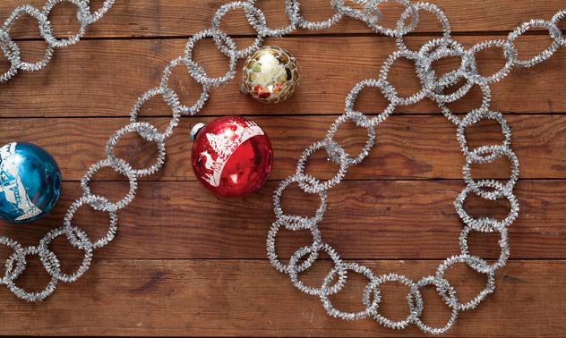 freshstylemag's tweet photo. Freshen up the classic Christmas garland with a few of these ideas! http://t.co/xcwATuIDWC #creativeChristmas http://t.co/wLo3DPWOMF