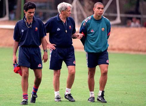 FootballFunnys's tweet photo. José Mourinho, Bobby Robson and Ronaldo. One photo, 3 legends http://t.co/vAlD36DH7h
