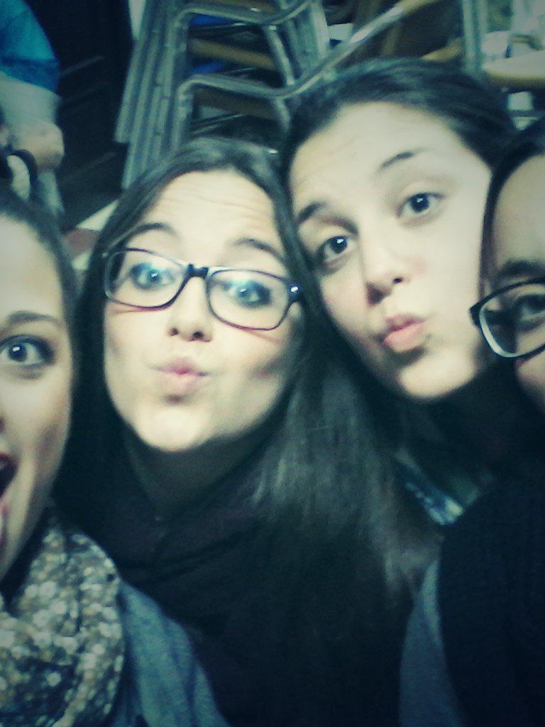 maria_ferrusola's tweet photo. Gran ensayo el de hoy @comparsa_ninas #laviejaescuela http://t.co/9Ieafk61KI