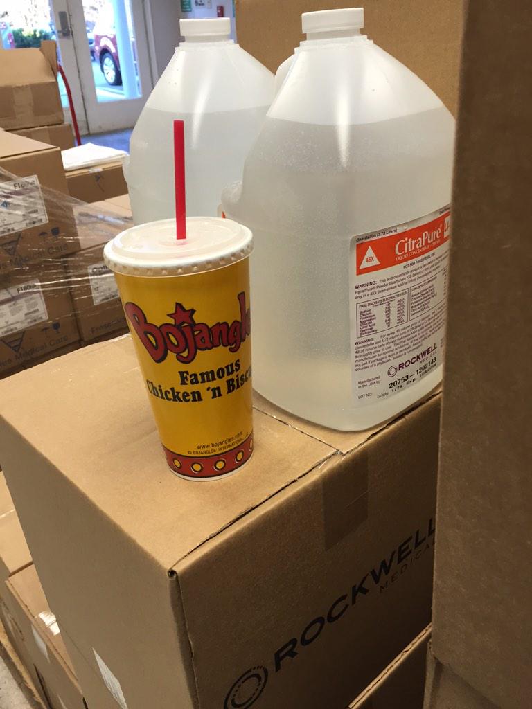 magelbs's tweet photo. It's temping me everywhere #bojangles #itsbotime @SUZ_LAW http://t.co/QZJtvBp8cy