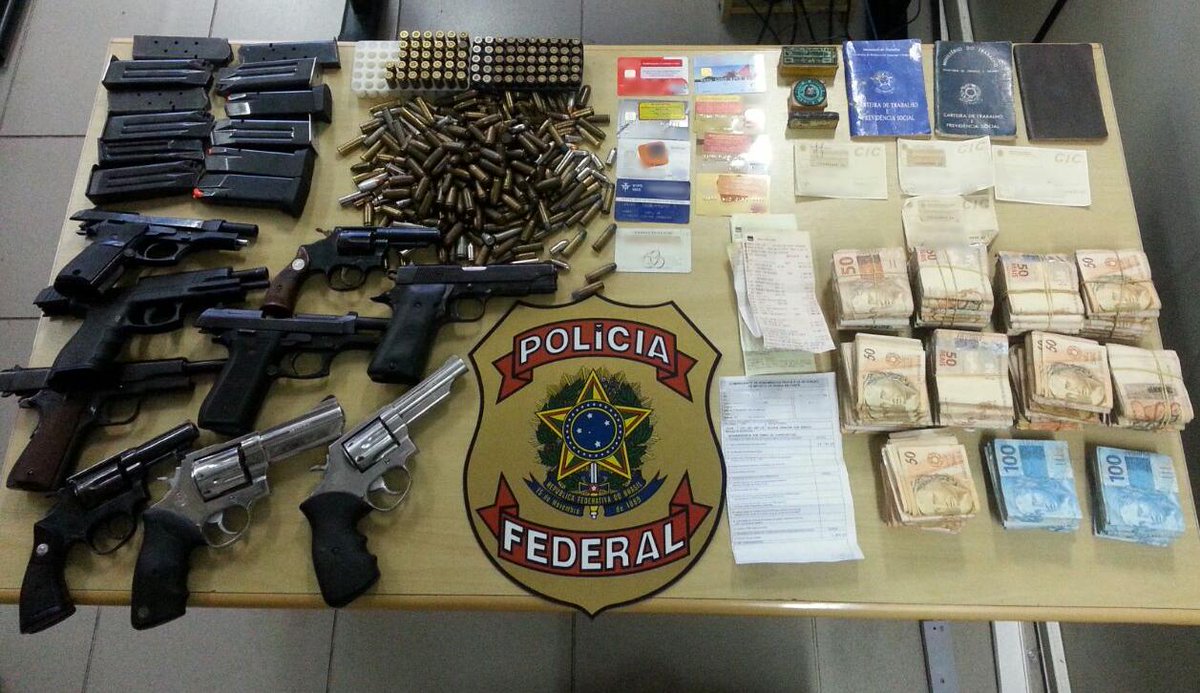 PFnoRJ's tweet photo. Capitão da PM é preso pela PF por fraude contra o INSS no Rio. Acesse para mais detalhes: http://t.co/YFINWc9aIV http://t.co/preDKaglME