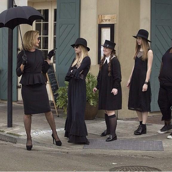AlexBlack19400's tweet photo. how me and my gang dress http://t.co/b3mGDa8O6e
