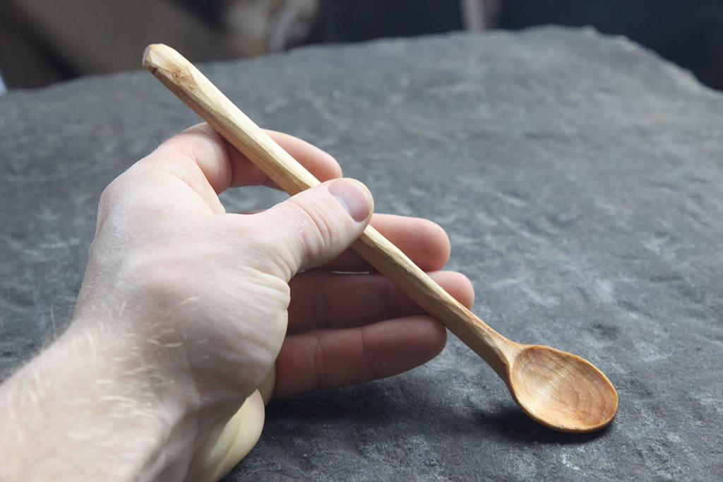 Someone please tell me why teaspoons are so short! I'm rebelling and making mine long #spooncarving #giveirishcraft