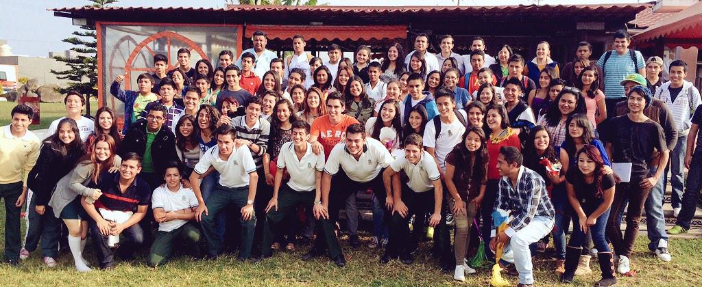 AgustinArcosG's tweet photo. Felicidades @JovenesCobaev, mis mejores deseos para todos y todas siempre. #Posadas2014 #Veracruz #Xalapa http://t.co/aXdh7fWTov