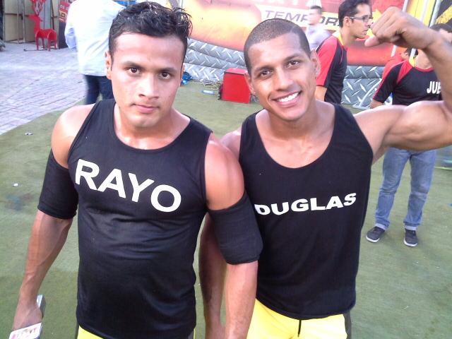 Calle7TV_'s tweet photo. Hoy ¡Ningún amarillo se va!
@RayoC7tc #SeQuedaRayo y @Dou_blade  #SeQuedaDouglas continúan en Calle 7. http://t.co/vPC2hhoMvD"