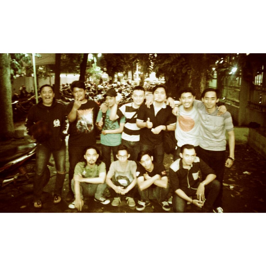 fc_angker's tweet photo. Tak cukup kata untuk sebuah kebersamaan ini #angkerfamily #bom http://t.co/R6AdQ8bXSr