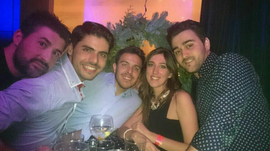 AnaCarbonell3's tweet photo. Comida empresa con amigos, no compañeros 😘😘 http://t.co/MHYHys40bY