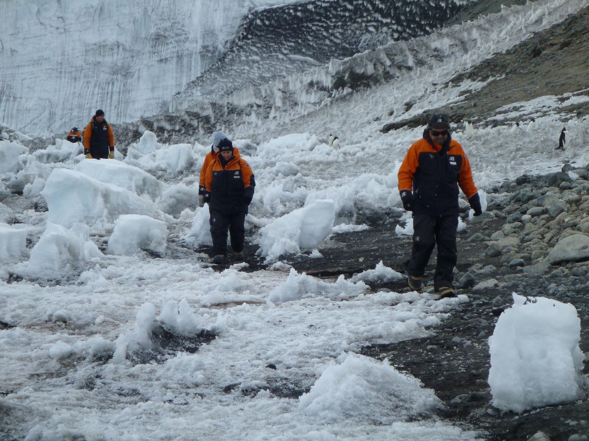 shelley188's tweet photo. A huge thank you to uber talented team @AntarcticaNZ for a epic adventure on the ice #LogisticExperts #Sustainability http://t.co/u9CXdM0pQ6