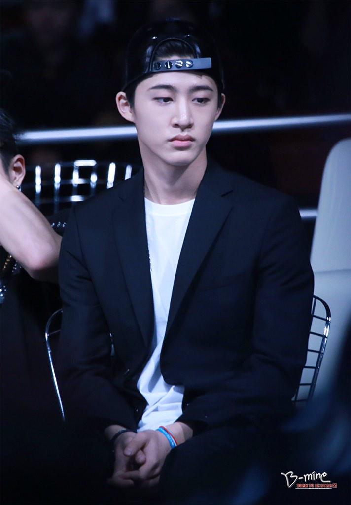 BMINE1022's tweet photo. [141203]MAMA HQ 1P. 한빈이 뭐하니?! http://t.co/NSAPg0QIXV