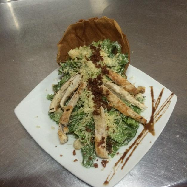 Mulato_Rest's tweet photo. Ensalada cesar con pollo http://t.co/dQZwVmgL9o