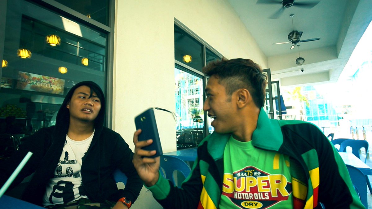 Apa yg dibincang oleh #PuakaX tu? Mcm tegang je? Jom layan trailer ni #PuakaBalaiGombak youtu.be/0cen35yO0Uo