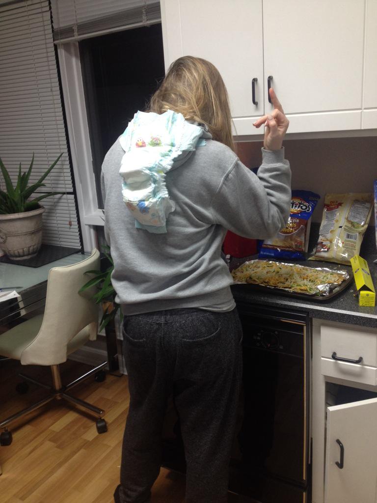 TheAdventurousT's tweet photo. Super mommy sporting a non-super nanny hand gesture #GangSigns? #IsSheBad #SheBad http://t.co/pxyBjqqWm9