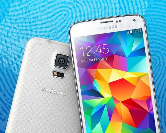 samsungID's tweet photo. No need to worry when you leave your phone, fingerprint scanner on GALAXY S5 keeps your privacy intact! #Limitles5 http://t.co/H8sGha2P0C
