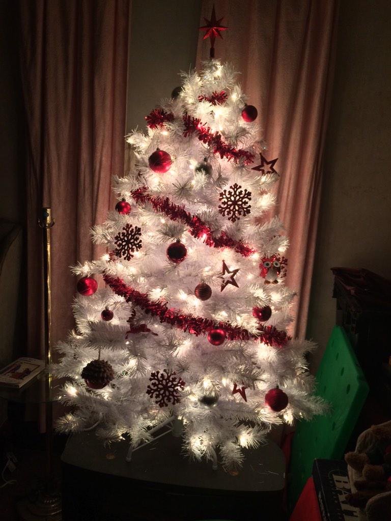 GlitchNotFound's tweet photo. Introducing our Cruxy little Christmas tree! #suchtree #muchfestive http://t.co/op1MLTzuiT