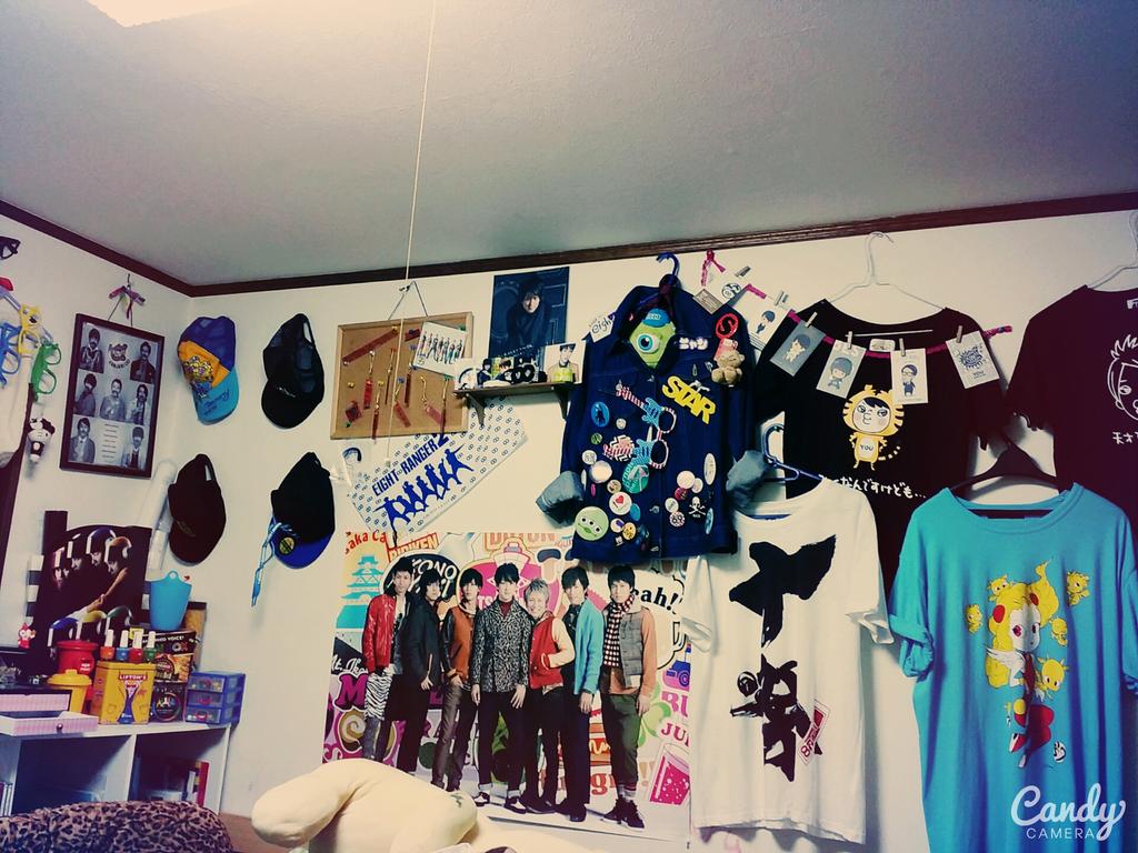 SsO9ZZ's tweet photo. ごっちゃごちゃ。
家帰ったら片づけよ。 http://t.co/A3AaOoLJi1