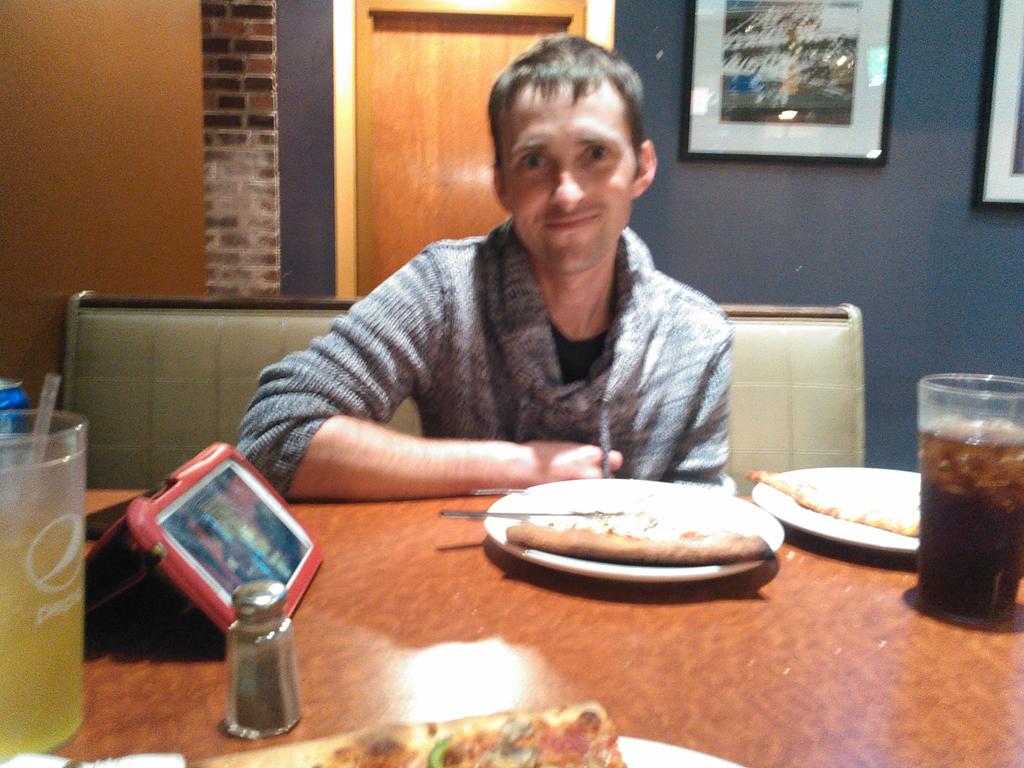 riley2nicholas's tweet photo. Eating dinner at my favorite pizzeria http://t.co/CN7m8rPNMG
