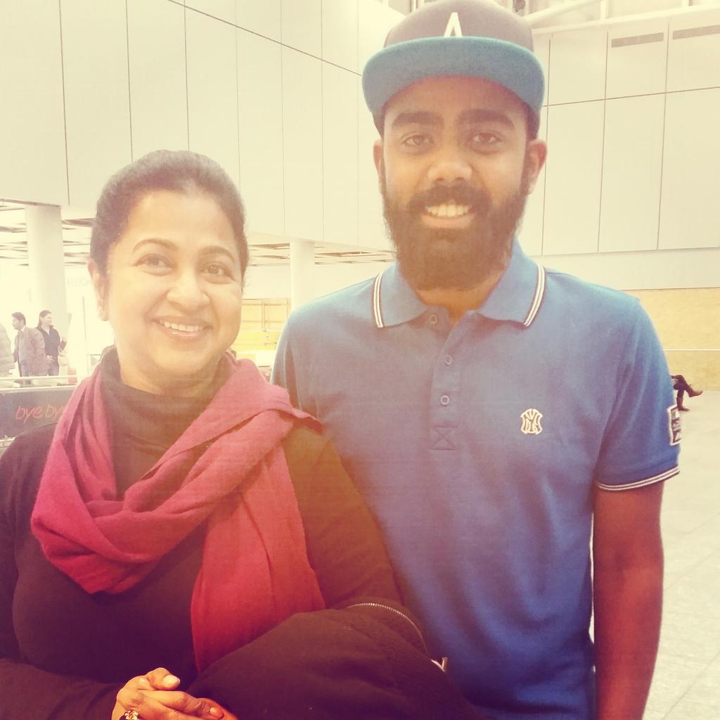 jrmediaworks's tweet photo. Avange sonna varthaighal ennaikkum marakka madden ♡ #jrblackjack #RadikaaSarathkumar Thank you ma'am! http://t.co/PVJYCCEwUc