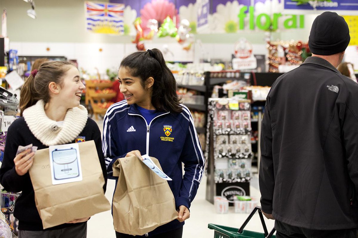 CollingwoodCavs's tweet photo. Students collected more than $1000 in donations in one day for @_Communityfirst! #cwservice http://t.co/F6FNJvLpiH