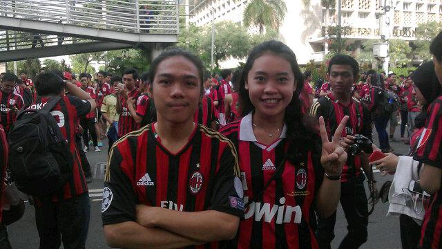 andon_pribady's tweet photo. Buon compleanno @acmilan #115Anni cc : @MilanistiOrId @infomilan1899 Milan yang telah menyatukan kita #ForzaMilan http://t.co/yz5VwVrIee