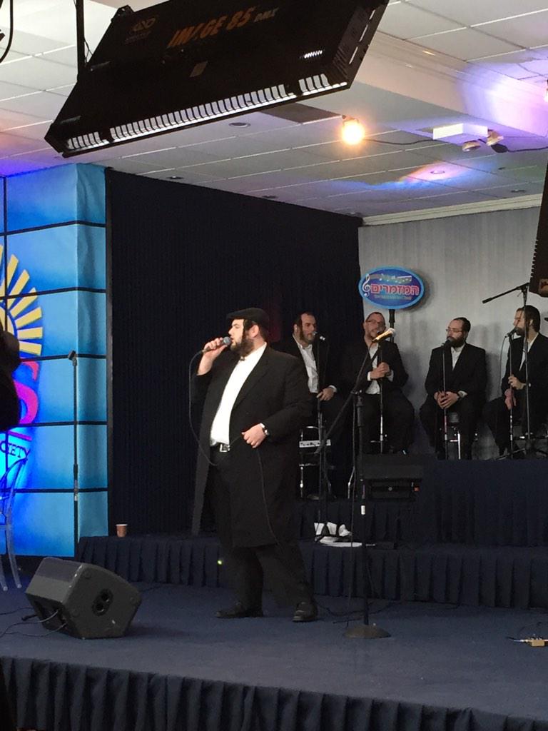 RCCScancer's tweet image. @ShmueliUngar performing live @RofehCholim "Heilige bashefer.... Brochos ad beli dai!" Amen!!!